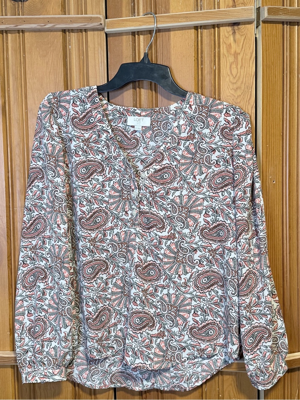 LOFT White Pink Paisley Long-Sleeve Blouse B6